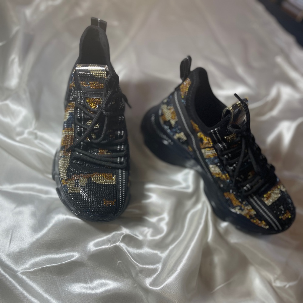 Steve Madden Maxima tennis shoes
